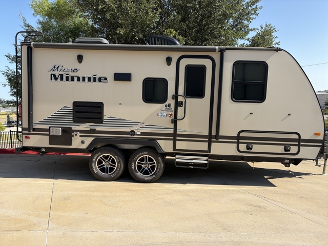 2020 Winnebago Micro Minnie 2108DS — photo 6 of 8