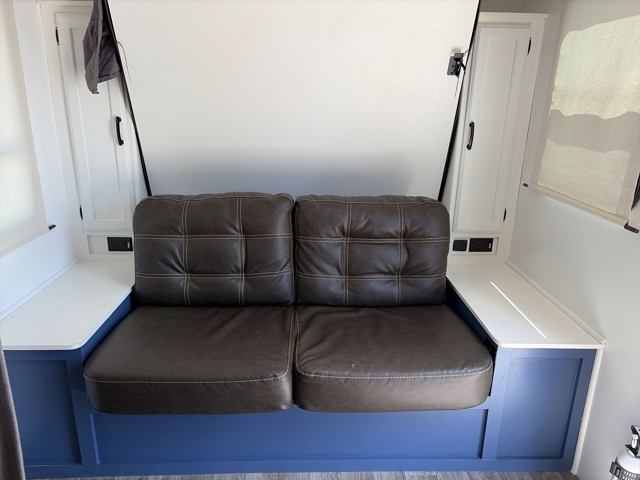 2020 Winnebago Micro Minnie 2108DS — photo 3 of 8