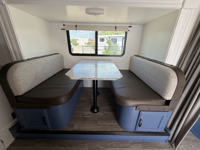 2020 Winnebago Micro Minnie 2108DS — photo 4 of 8
