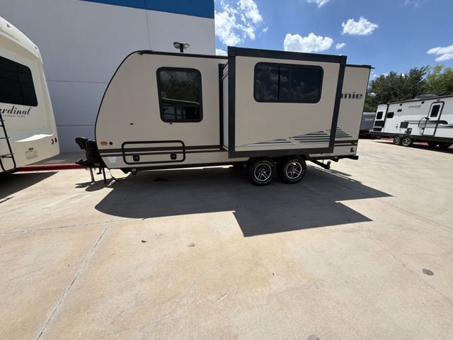 2020 Winnebago Micro Minnie 2108DS — photo 7 of 8