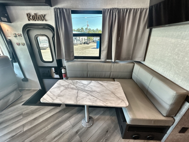 2024 Holiday Rambler Invicta 36Y — photo 5 of 8