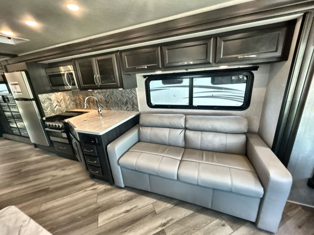 2024 Holiday Rambler Invicta 36Y — photo 6 of 8