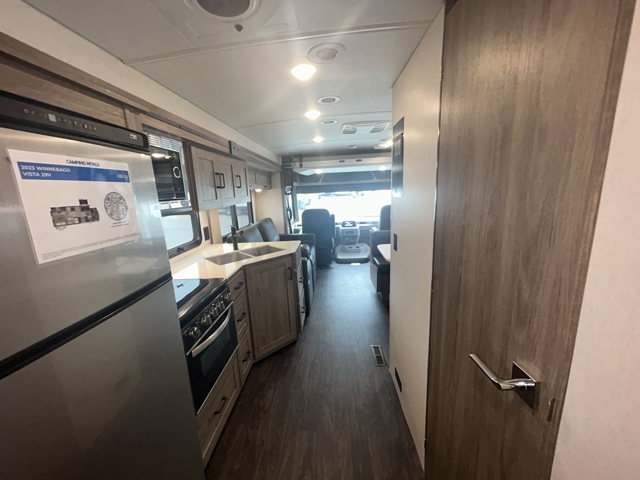 2023 Winnebago Vista 29V — photo 5 of 8