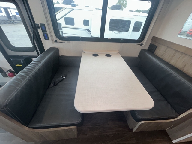2023 Winnebago Vista 29V — photo 4 of 8