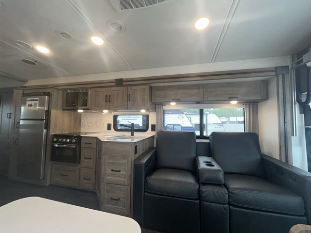 2023 Winnebago Vista 29V — photo 7 of 8