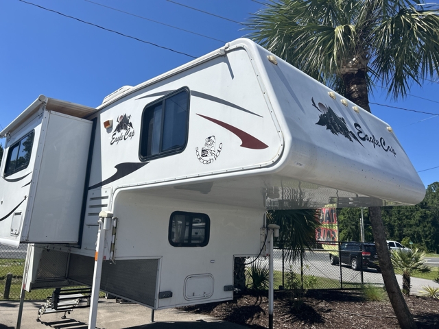 2010 Alpenlite Eagle Cap 850 — photo 1 of 8