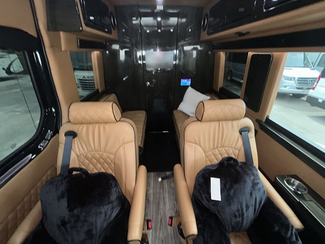 2022 Midwest Automotive Design Luxe Cruiser LUXED4 — photo 7 of 8