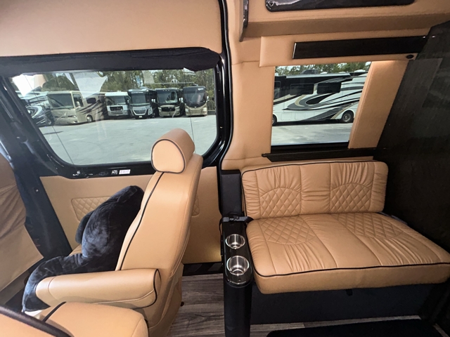 2022 Midwest Automotive Design Luxe Cruiser LUXED4 — photo 5 of 8