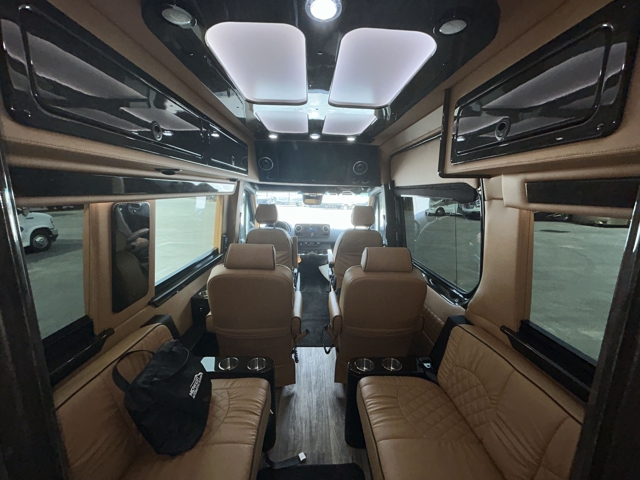 2022 Midwest Automotive Design Luxe Cruiser LUXED4 — photo 4 of 8