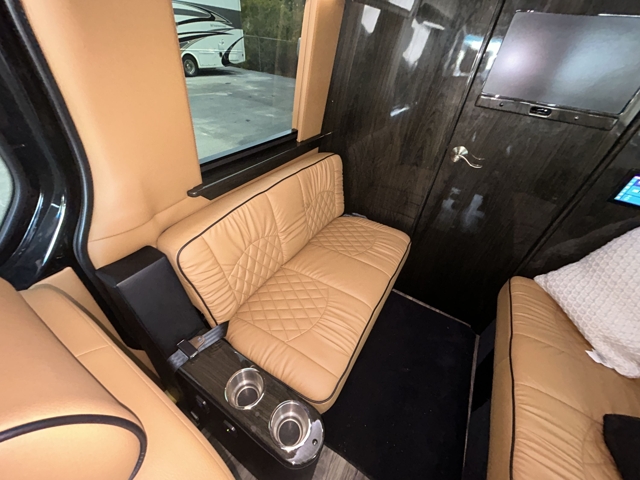 2022 Midwest Automotive Design Luxe Cruiser LUXED4 — photo 3 of 8
