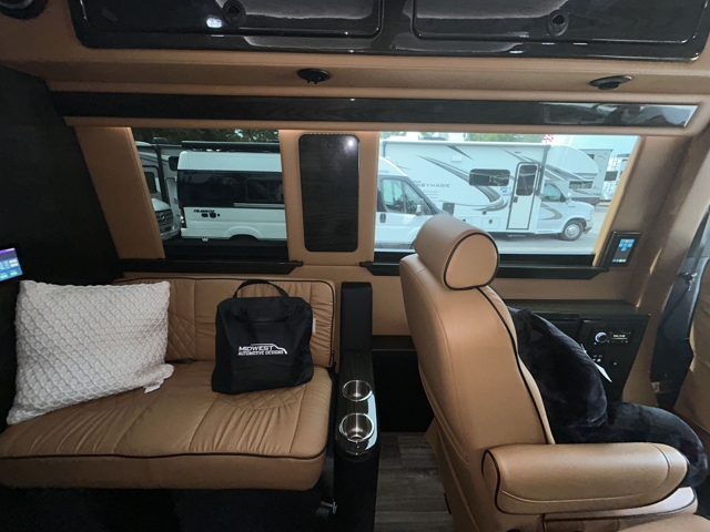 2022 Midwest Automotive Design Luxe Cruiser LUXED4 — photo 6 of 8