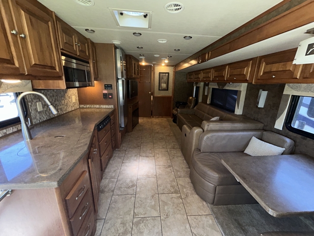 2015 Tiffin Allegro 36LA — photo 7 of 8