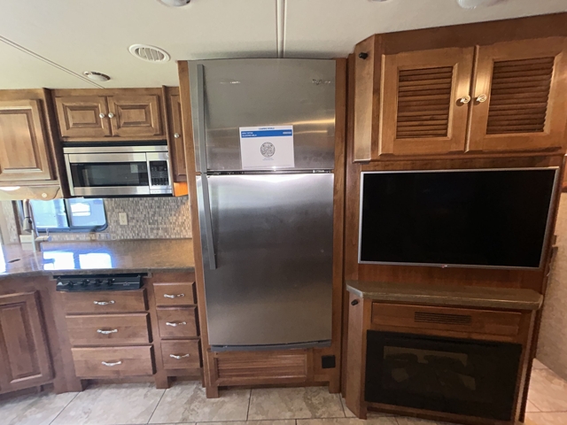 2015 Tiffin Allegro 36LA — photo 5 of 8