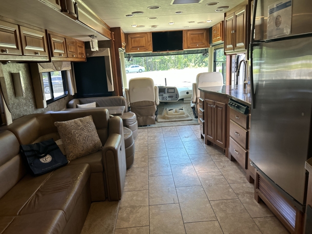 2015 Tiffin Allegro 36LA — photo 4 of 8
