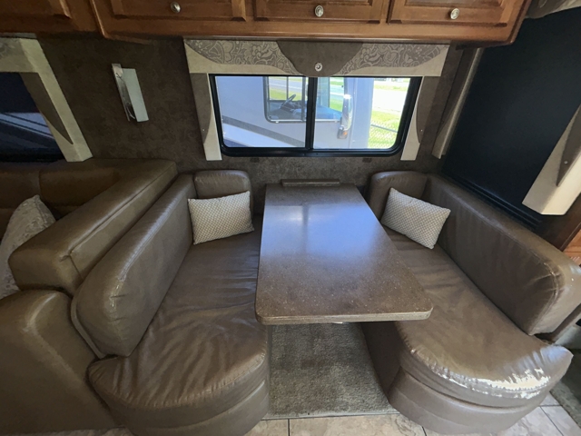 2015 Tiffin Allegro 36LA — photo 2 of 8