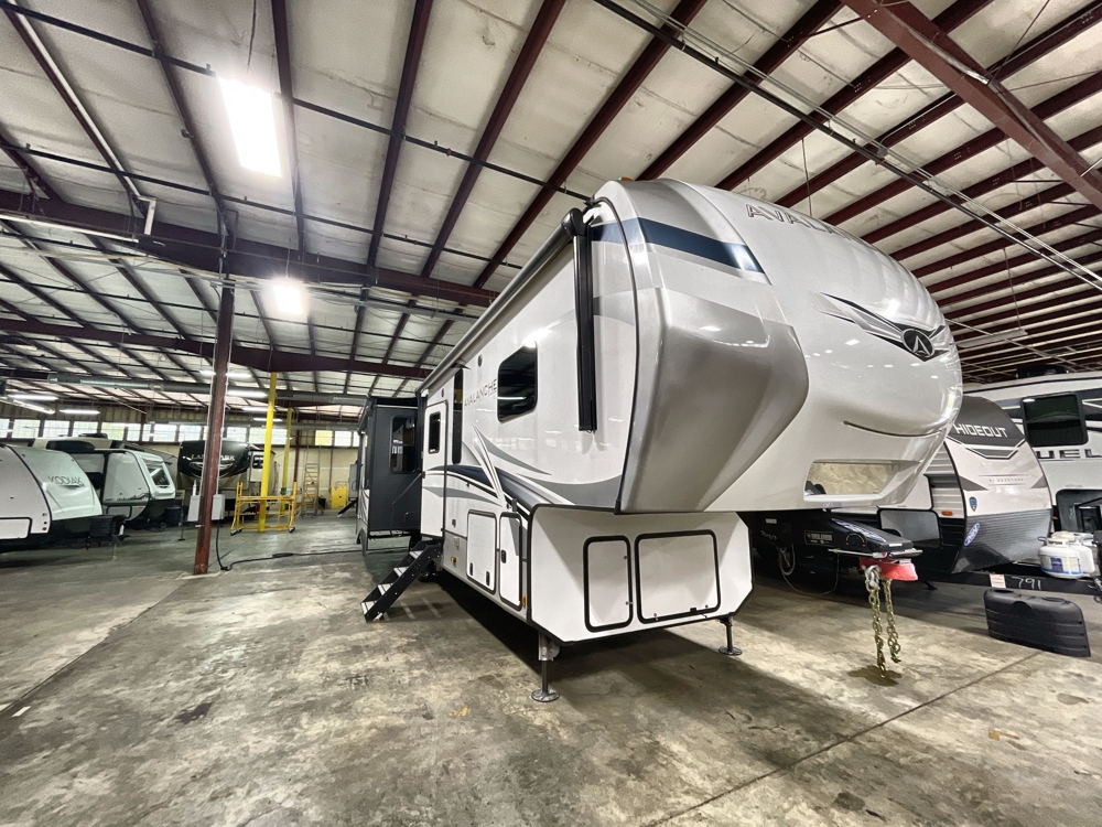 2023 Keystone Avalanche 338GK - Stock #2579944 | Greenville, NC