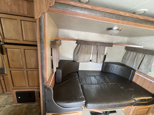 2015 Forest River Rockwood Roo 233S — photo 6 of 8