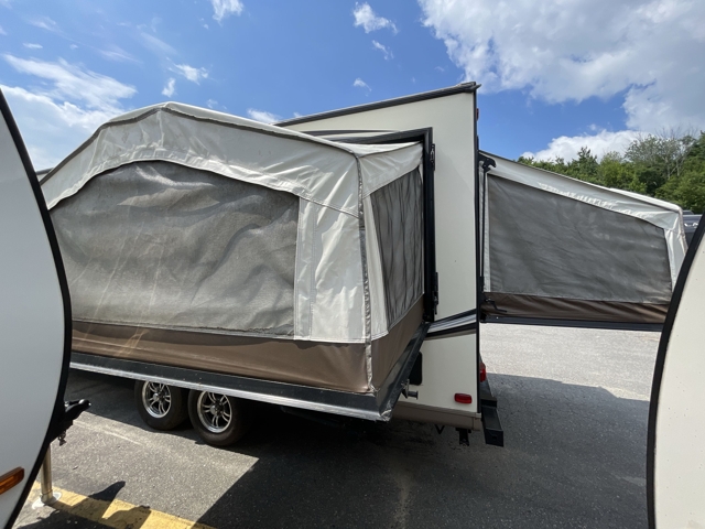 2015 Forest River Rockwood Roo 233S — photo 4 of 8