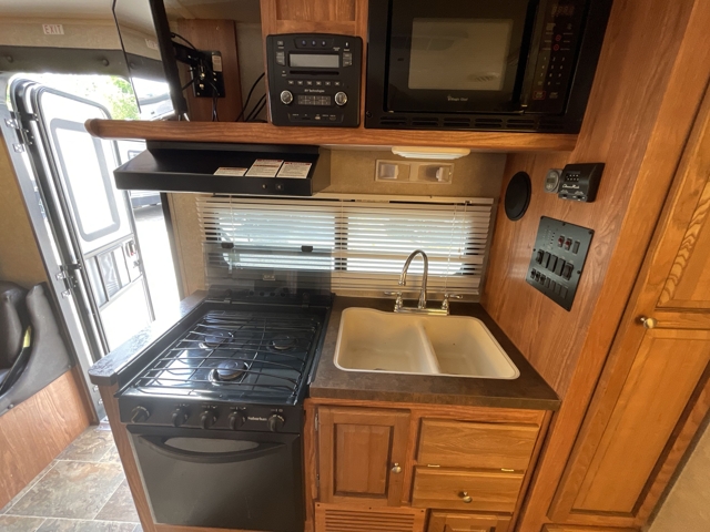 2015 Forest River Rockwood Roo 233S — photo 8 of 8