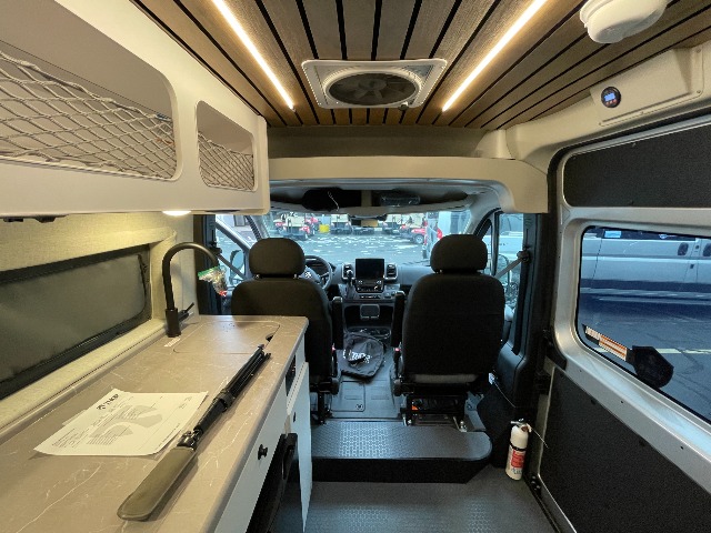 2026 Thor Freedom Elite 17D — photo 4 of 8
