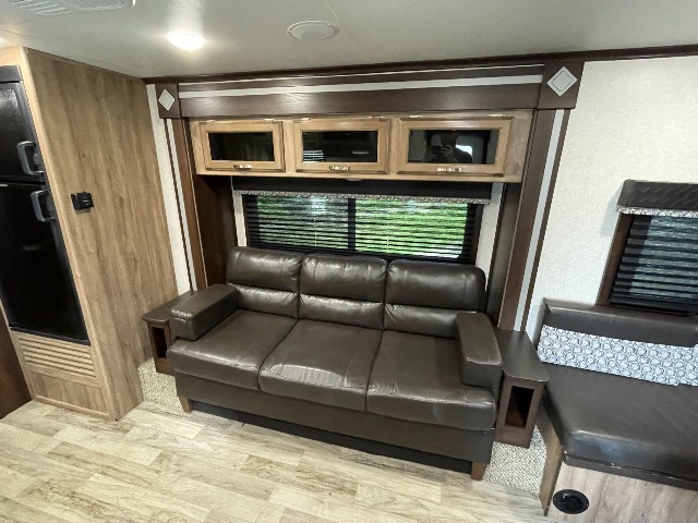 2019 Jayco Jay Feather X23B — photo 6 of 8
