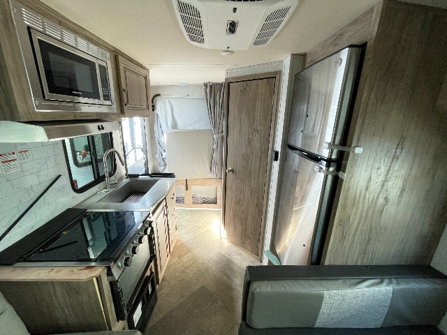 2021 Forest River Solaire Expandable 147X — photo 4 of 8