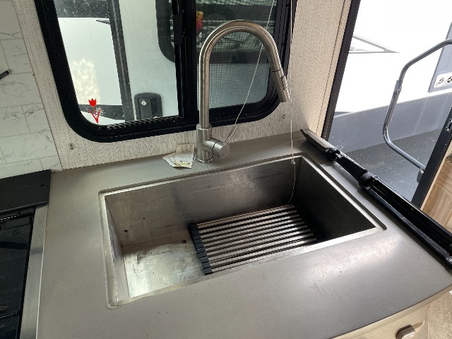2021 Forest River Solaire Expandable 147X — photo 8 of 8