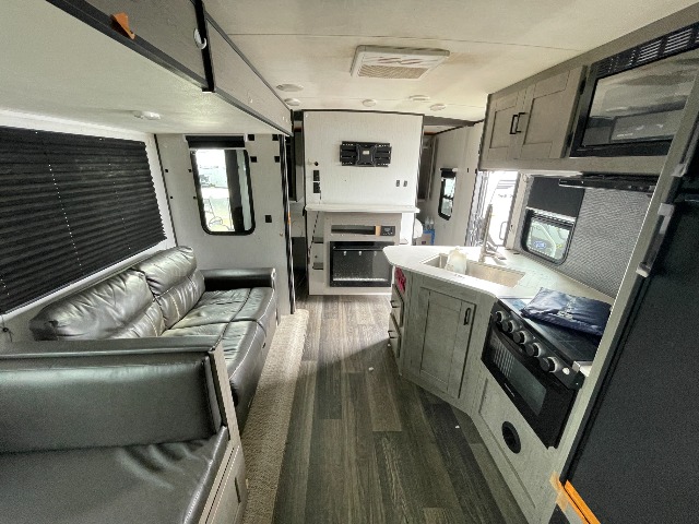 2022 Heartland Mallard M32 — photo 4 of 8