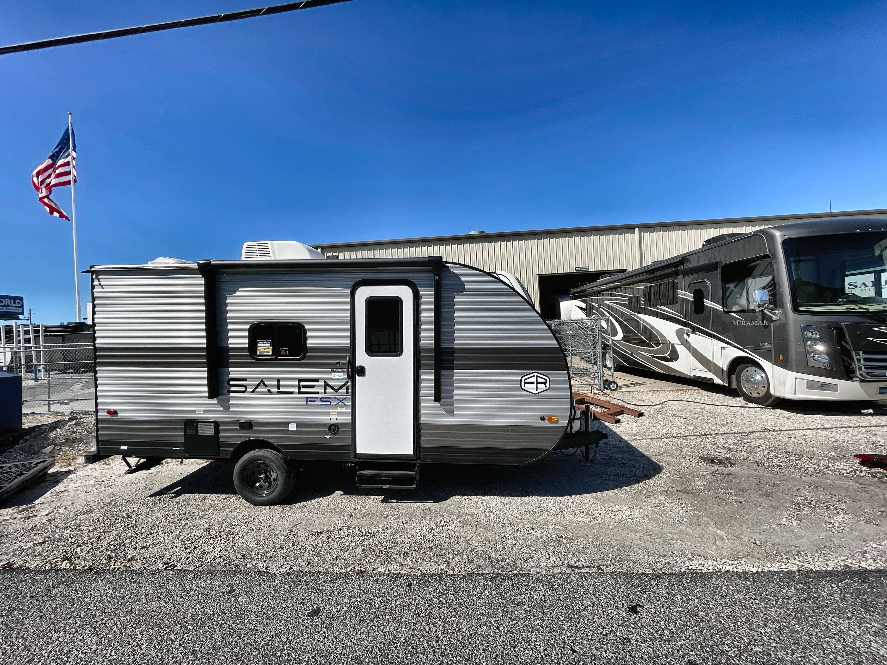 ブリキ　トレーラー New or Used Forest River Salem Fsx 174bhle RVs for Sale | Camping