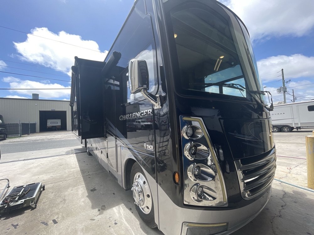 2021 Thor Challenger 35MQ - Stock #2682507P | Holiday, FL | Camping World
