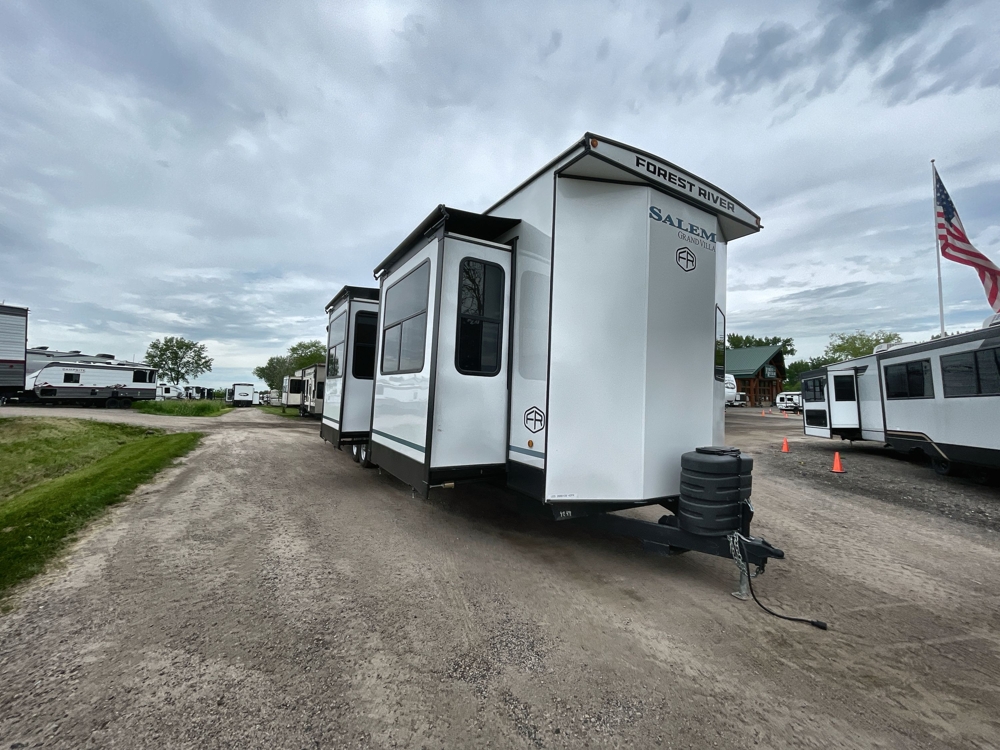 2025 Forest River Salem Villa Grand 42FK