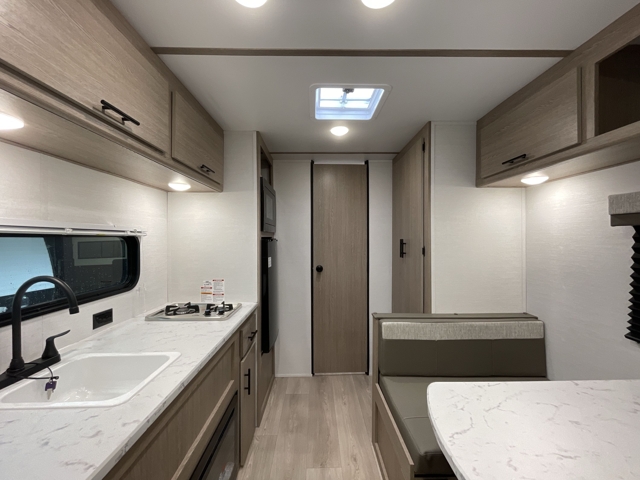 2026 Gulf Stream Enlighten 17RB — photo 6 of 8