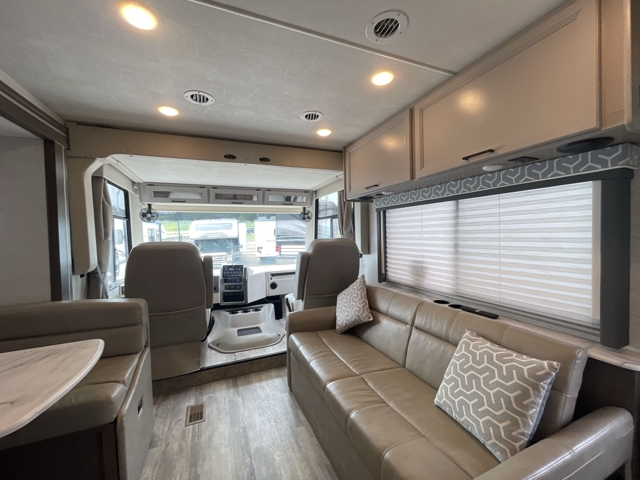 2024 Thor Freedom Traveler B30 — photo 8 of 8