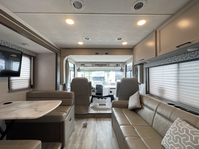 2024 Thor Freedom Traveler B30 — photo 6 of 8