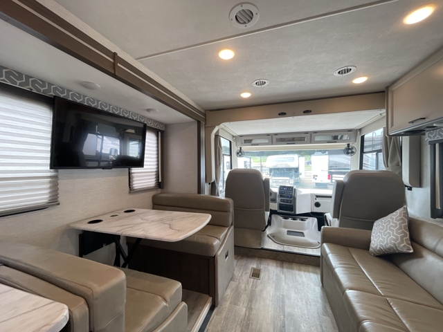 2024 Thor Freedom Traveler B30 — photo 7 of 8