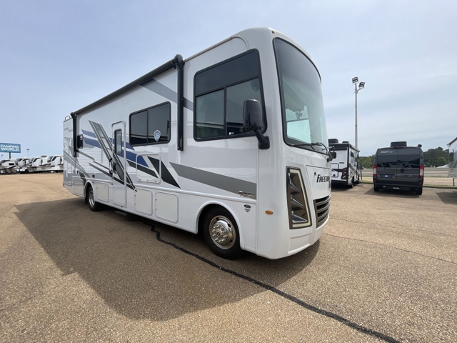 2024 Thor Freedom Traveler B30 — photo 1 of 8