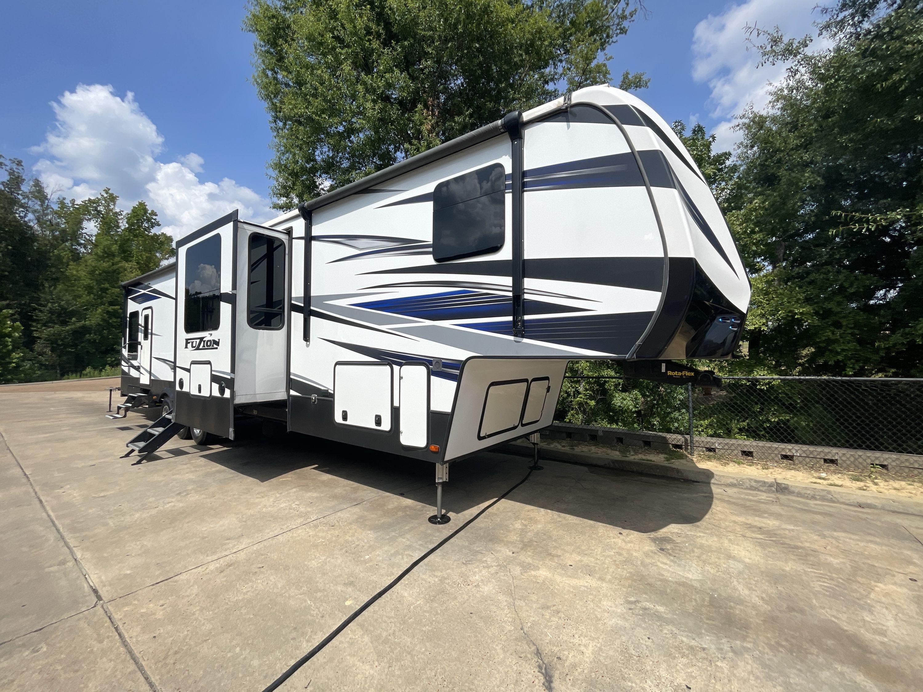 New or Used Used Fifth Wheels Dealer Jackson Mississippi RVs for