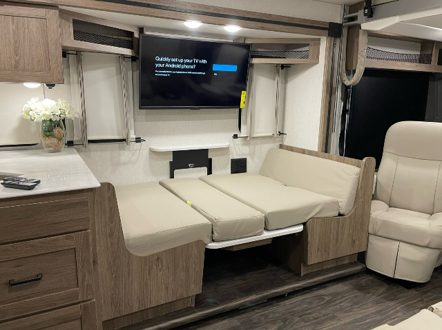 2025 Winnebago Sunstar 33K — photo 8 of 8