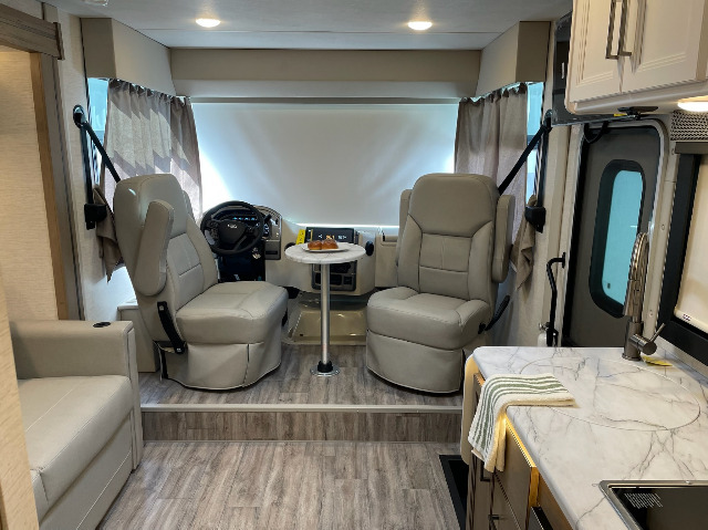 2026 Thor Freedom Traveler A24 — photo 3 of 8