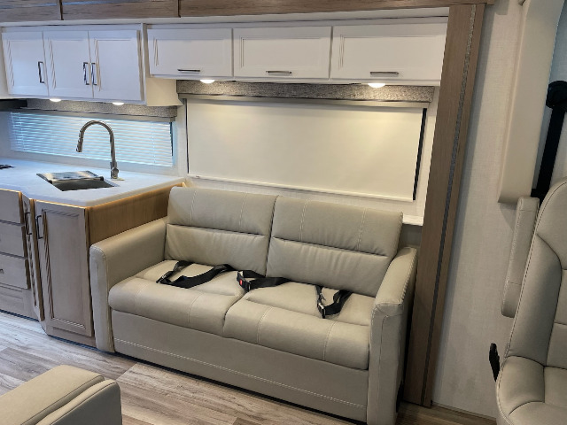 2027 Thor Freedom Traveler A29 — photo 5 of 8