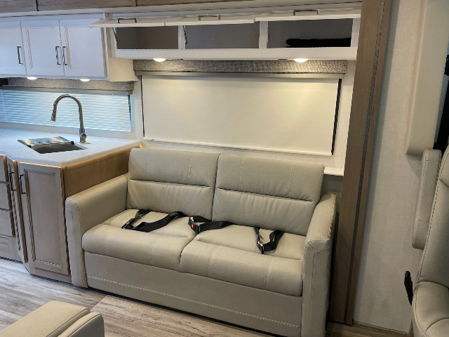 2027 Thor Freedom Traveler A29 — photo 6 of 8