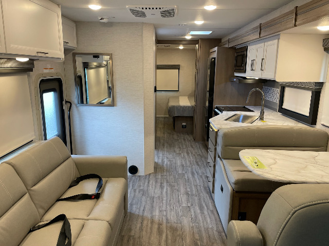 2026 Thor Freedom Traveler B30 — photo 4 of 8