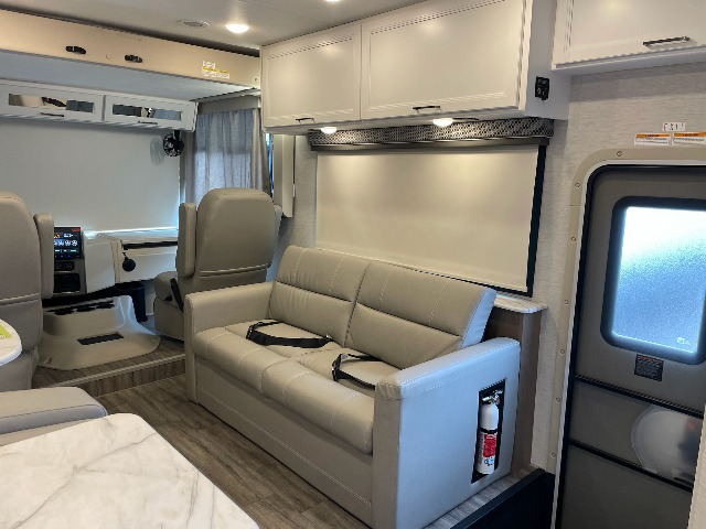 2026 Thor Freedom Traveler B30 — photo 5 of 8