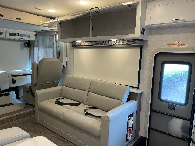2026 Thor Freedom Traveler B30 — photo 6 of 8