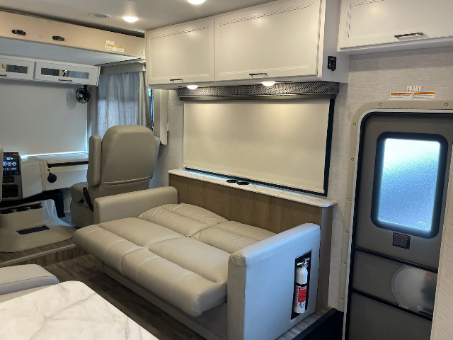 2026 Thor Freedom Traveler B30 — photo 7 of 8