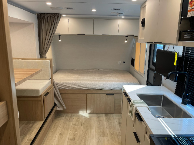 2026 Winnebago Micro Minnie 2100BH — photo 3 of 8