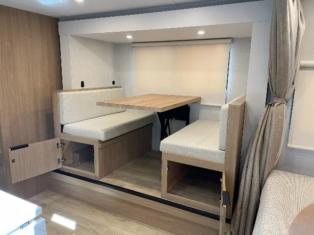 2026 Winnebago Micro Minnie 2100BH — photo 6 of 8