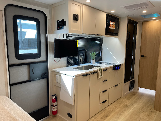 2026 Winnebago Micro Minnie 2100BH — photo 8 of 8