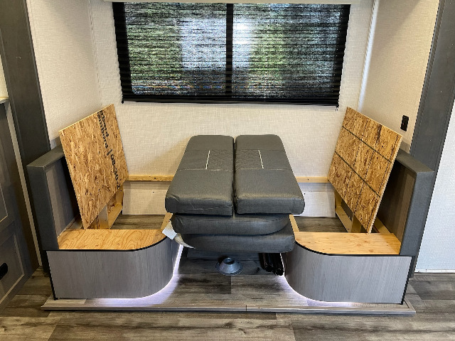 2022 Coleman Coleman Light 1855RB — photo 6 of 8