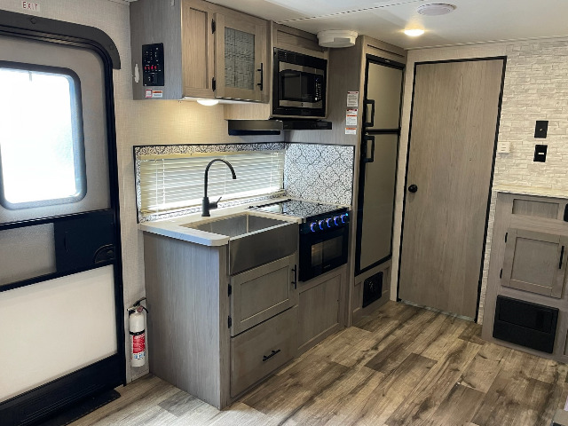 2022 Coleman Coleman Light 1855RB — photo 8 of 8
